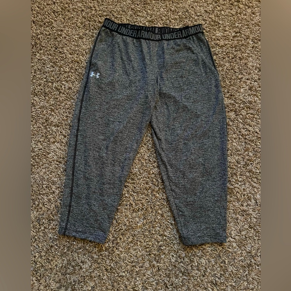 Under Armour activewear pants that come just below the knee. Very comfortable.